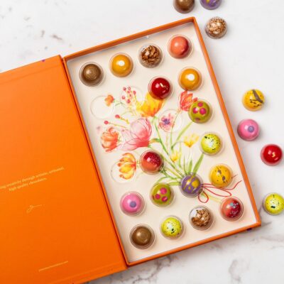 Box of 24 bonbons with flower illustration