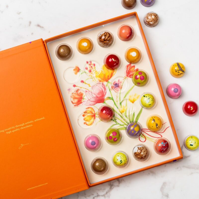 Box of 24 bonbons with flower illustration